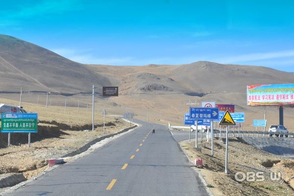 318번 국도(友情公路)와 219번 국도(新藏公路)의 라체 분기점. 오른쪽으로 가면 아리 가는 방향